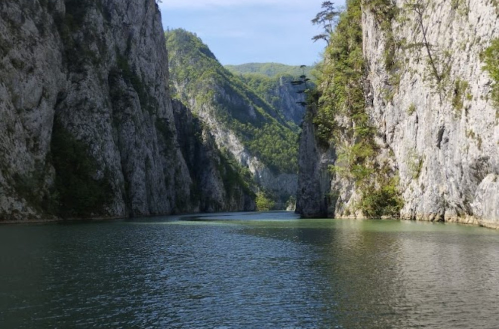 Tragedija na regati u Ljuboviji: U Drini se utopio muškarac – otkazana manifestacija