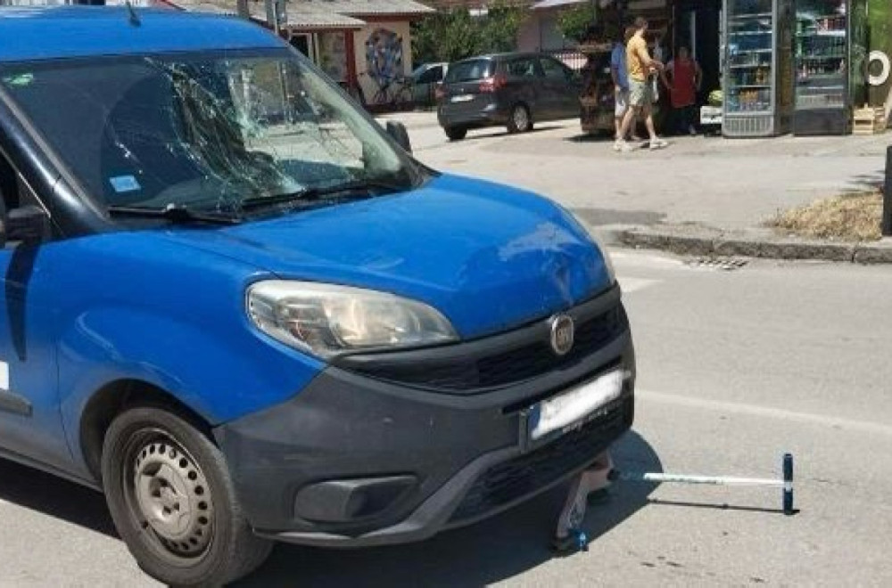 Drama u centru Čačka: Troje dece i otac udareni dok su prelazili pešački prelaz FOTO
