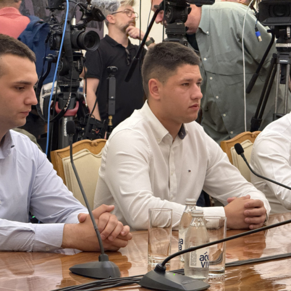 Pavlović nakon predaje liste: "Pred nama je ozbiljna kampanja. Mi mladi verujemo u Vučića"