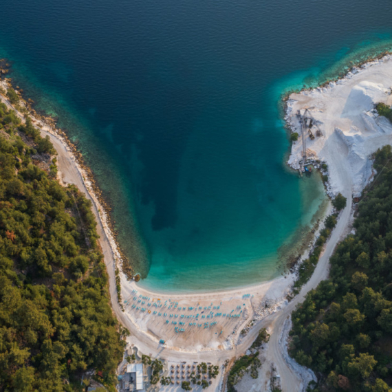 Turisti iz Srbije otkrili najlepšu plažu na Tasosu: "Do prošle godine je bila zatvorena za turiste" FOTO