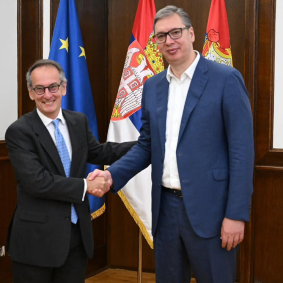 Vučić sa potpredsednikom EBRD o rastućem obimu aktivnosti i investicija u Srbiji FOTO