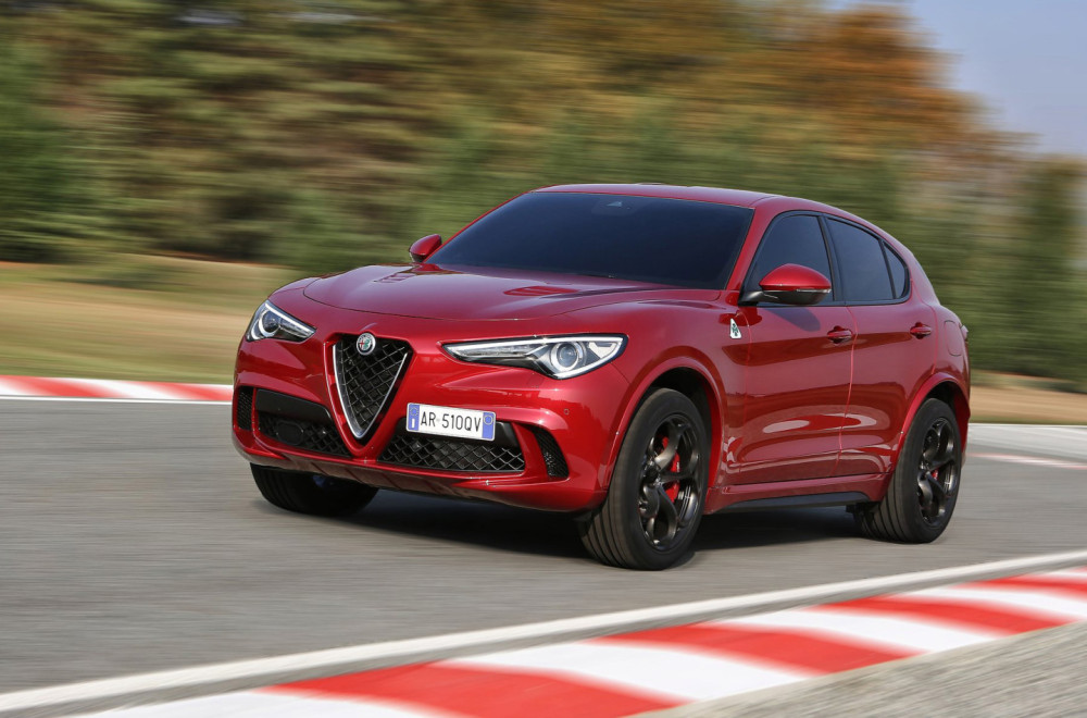 Alfa Romeo obradovao fanove: Novi Quadrifoglio modeli ipak mogu imati benzince