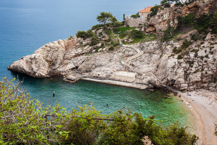 Omiljena plaža mnogih turista zatvorena zbog odrona: Ako čuješ tutanj, skači u more