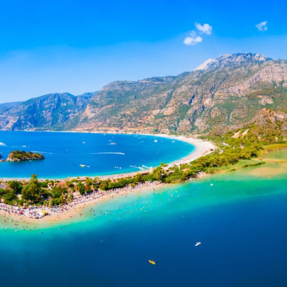 Ovo su najsunčanije plaže u Evropi: Više od 10 sati sunca dnevno, pesak i kristalno more FOTO