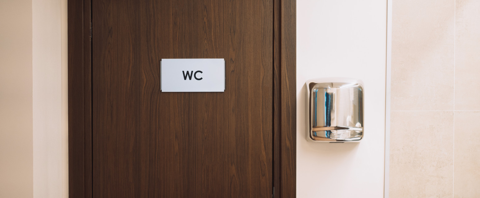 U kafićima počeli da naplaćuju odlazak u WC, cena je paprena: "Radije ću hodati upišan"