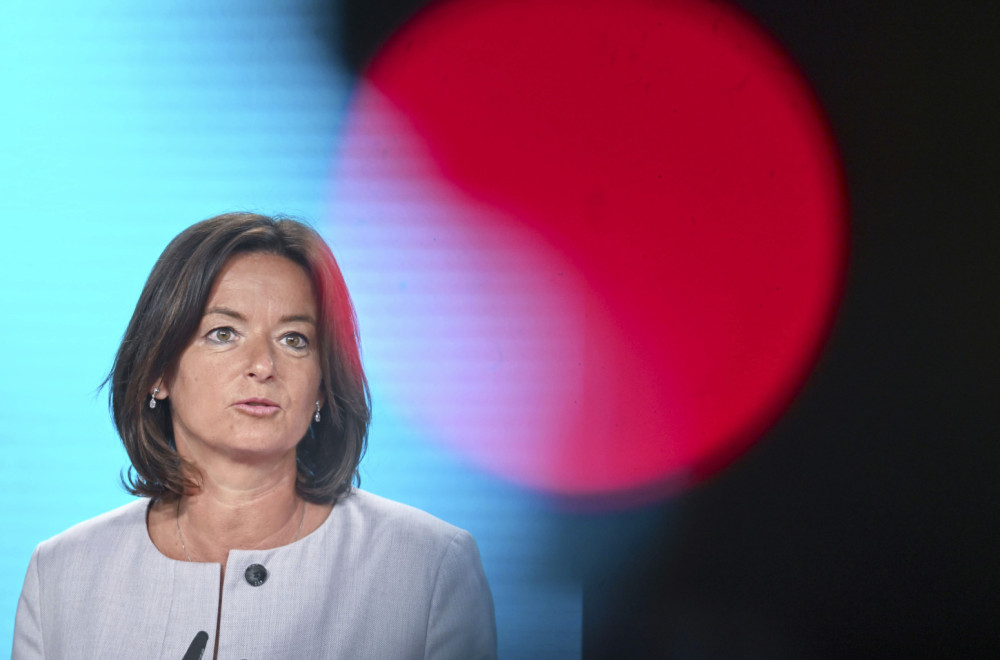 Oštar potez Slovenije: Dvojica ministara "persone non grata"