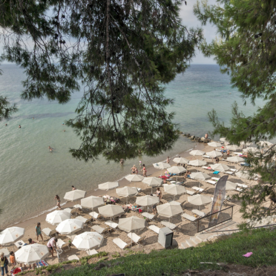 Ovo popularno letovalište na Sitoniji je prava vazdušna banja: Prirodan hlad na plaži i kristalno čisto more