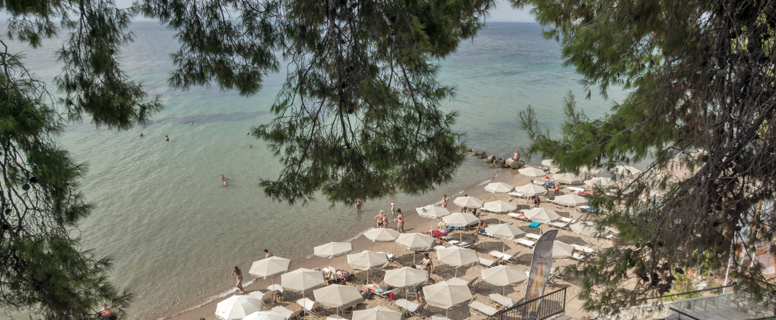Ovo popularno letovalište na Sitoniji je prava vazdušna banja: Prirodan hlad na plaži i kristalno čisto more