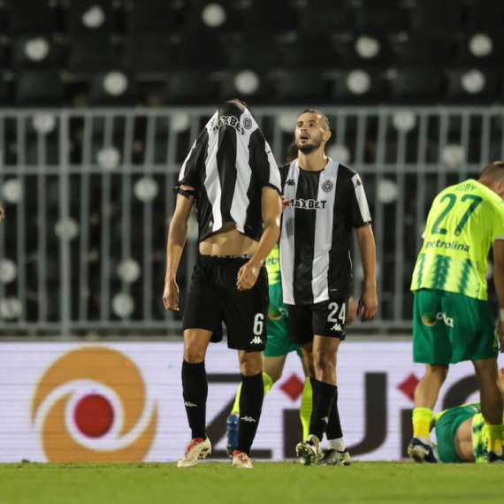 Partizan "preživljavao" u Humskoj – AEK slavio posle penala VIDEO