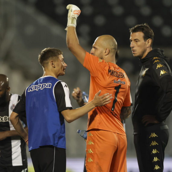 Umalo tuča u Humskoj – pljuštali crveni kartoni, Partizan ostao bez golmana! VIDEO