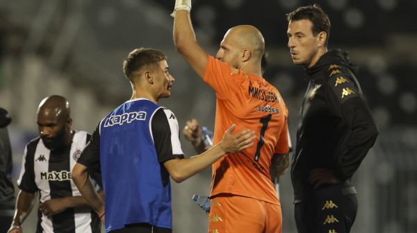 Umalo tuča u Humskoj – pljuštali crveni kartoni, Partizan ostao bez golmana! VIDEO