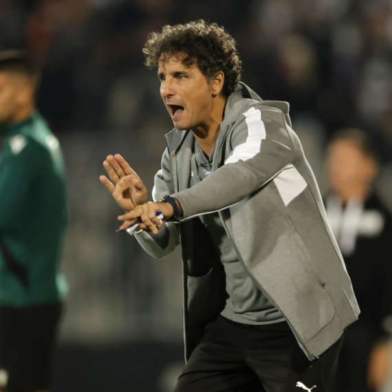 Trener AEK-a: "Ivanović nije zaslužio crveni karton"