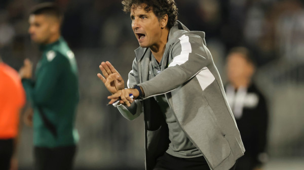 Trener AEK-a: "Ivanović nije zaslužio crveni karton"