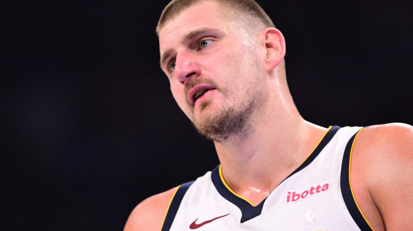 Jokić je šou u Kini – dobio konjsku glavu, da li je odoleo koka-koli? VIDEO