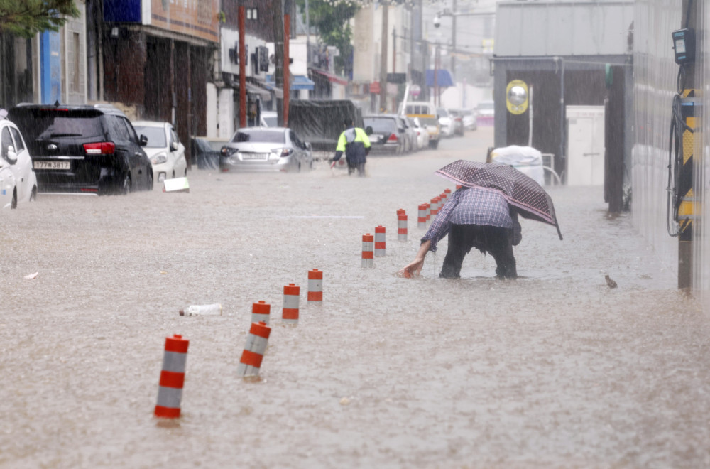 Nezapamćeno nevreme: Ima mrtvih, na stotine ljudi evakuisano; Sve je poplavljeno VIDEO