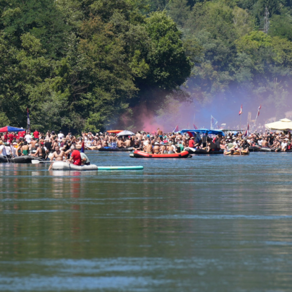 Drinom zaplovilo oko 20.000 ljudi: Najbolja žurka na Balkanu trenutno je u Bajinoj Bašti