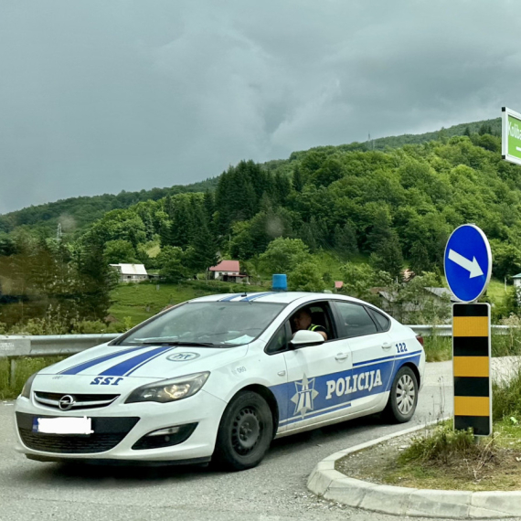 Policajac u Crnoj Gori sam sebe ranio