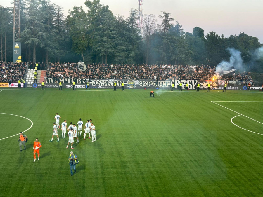 Vatren početak u Pančevu – grobari zagrejali atmosferu, ali preti im opasnost VIDEO