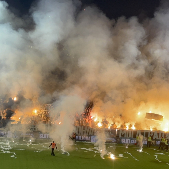 Grobari "zapalili" stadion u Pančevu – reagovali i vatrogasci VIDEO