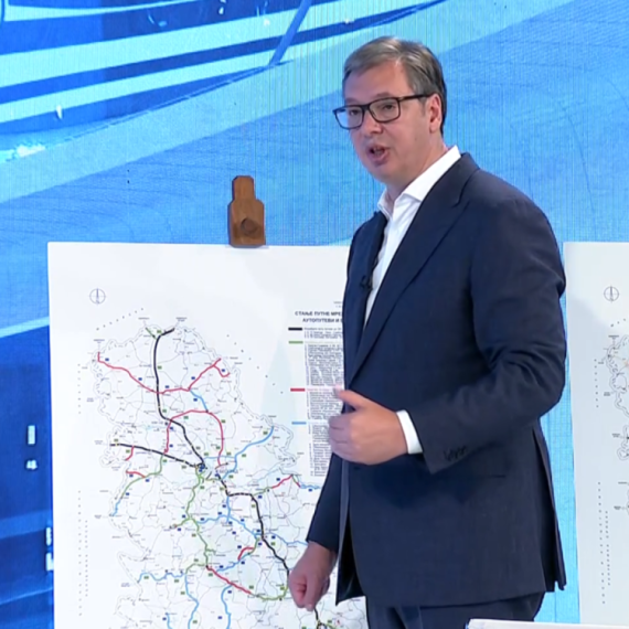 Vučić prikazao mapu sagrađenih puteva i onih koji će se graditi FOTO
