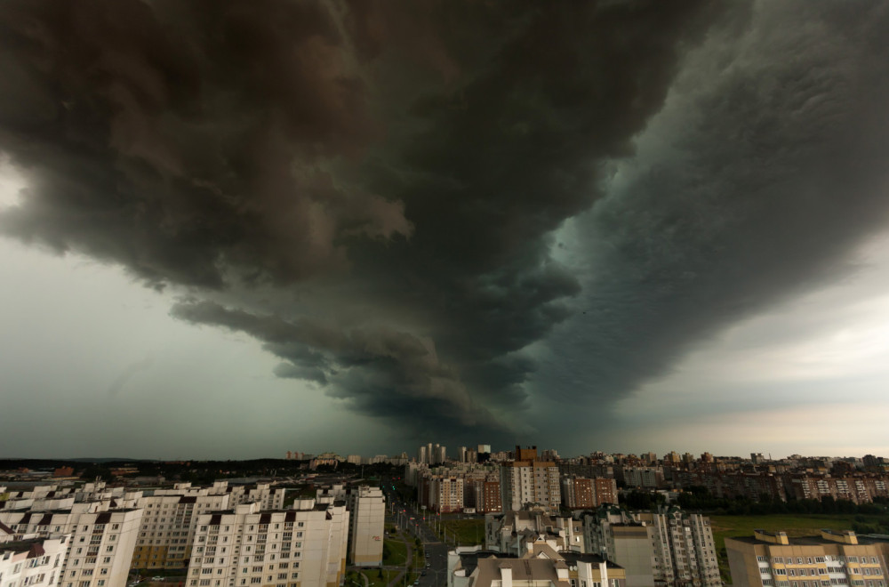 A supercell storm has been formed; Warnings are issued VIDEO