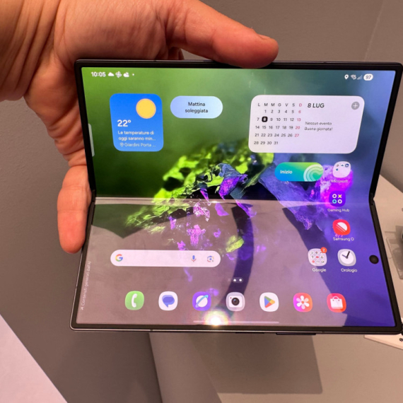 Jutjuber uživo pokušava da preklopi Galaxy Z Fold 7 čak 200.000 puta VIDEO