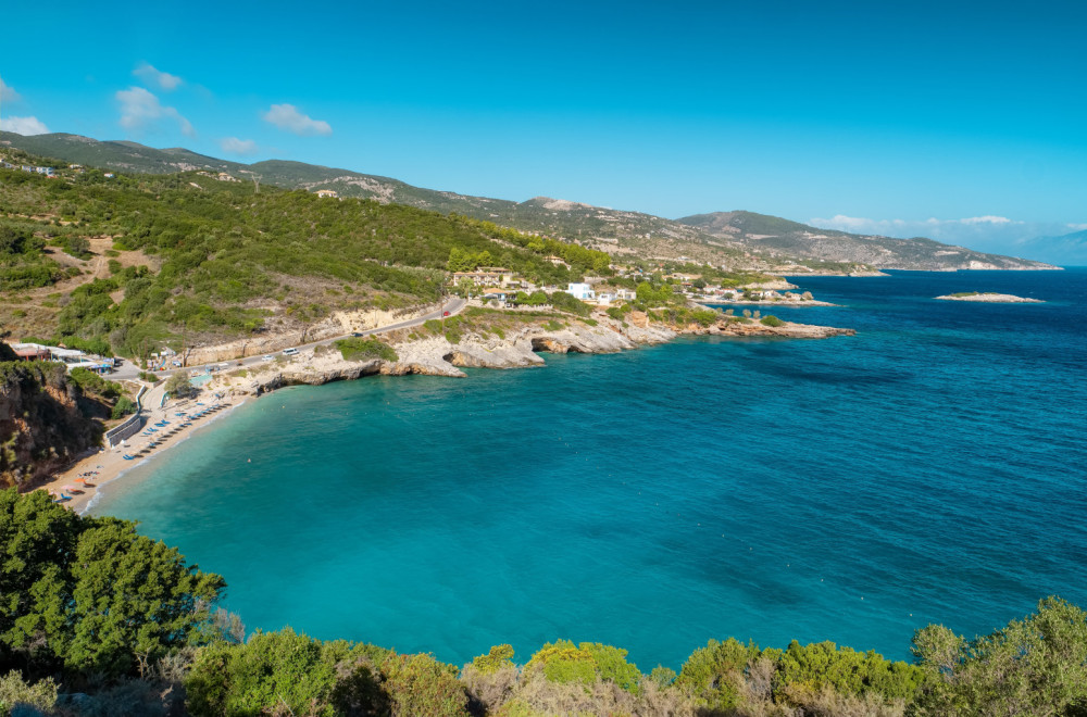 Turisti iz Srbije razočarani letovanjem na poznatom grčkom ostrvu: Ne zna se koja je gora plaža FOTO