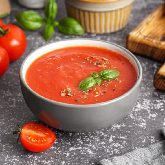 Lagano i zdravo, pravi izbor za leto: Savršeni recept za paradajz čorbu koja ostavlja bez daha