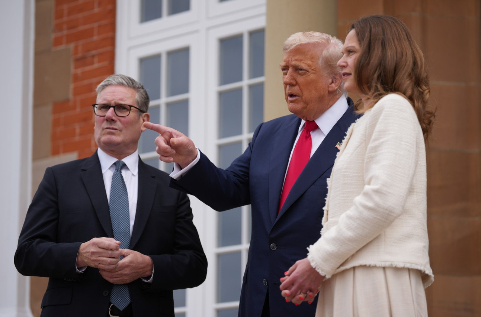 Donald Tramp flertovao sa suprugom britanskog premijera: "Uvaliću se u nevolju" VIDEO