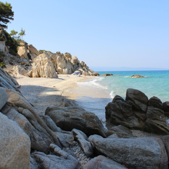 Ova divlja plaža važi za jednu od najlepših na Sitoniji: Nema ležaljki ni barova FOTO