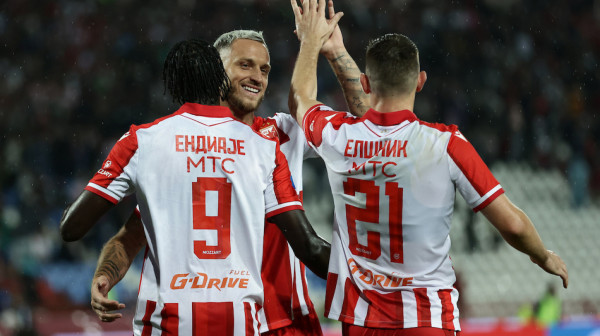 Zvezda razigrana – ovacije za Arnautovića; "Drago mi je što smo primili gol"; "Postavljate mi pitanja, a vrlo me dobro znate"
