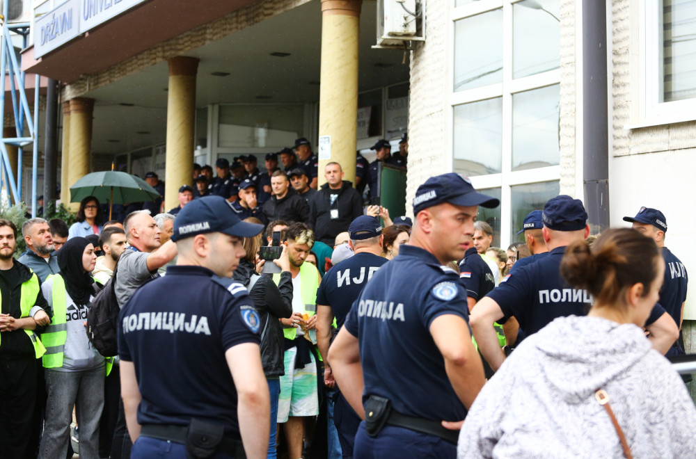 Desetoro uhapšenih zbog napada na policiju u Novom Pazaru