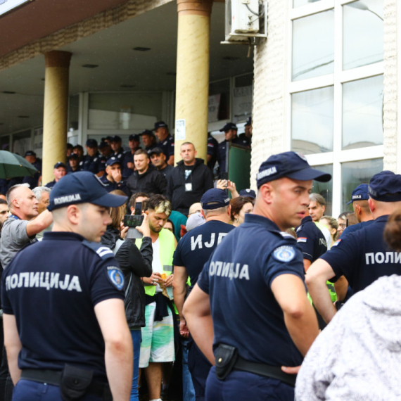 Desetoro uhapšenih zbog napada na policiju u Novom Pazaru