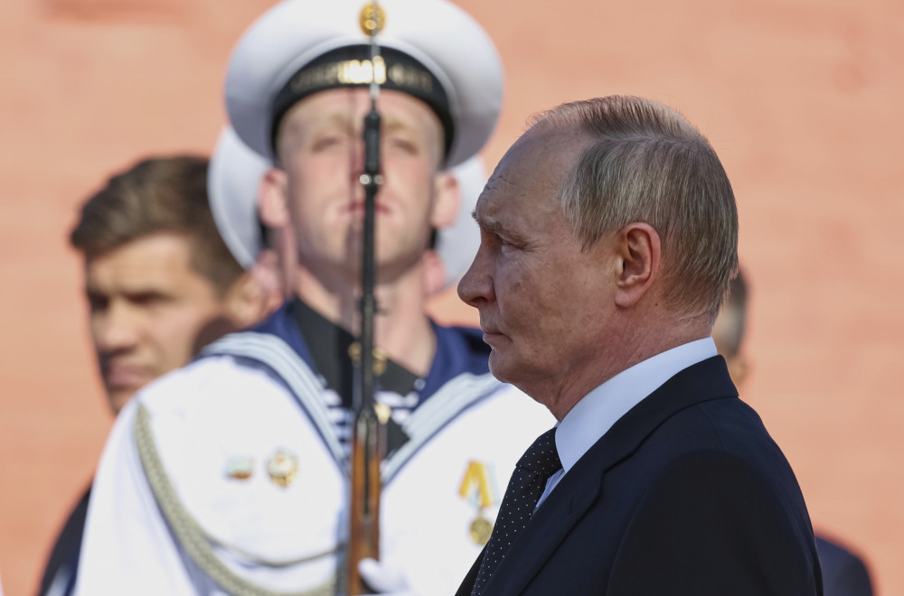 "Putin, end the war or I will end your rule"