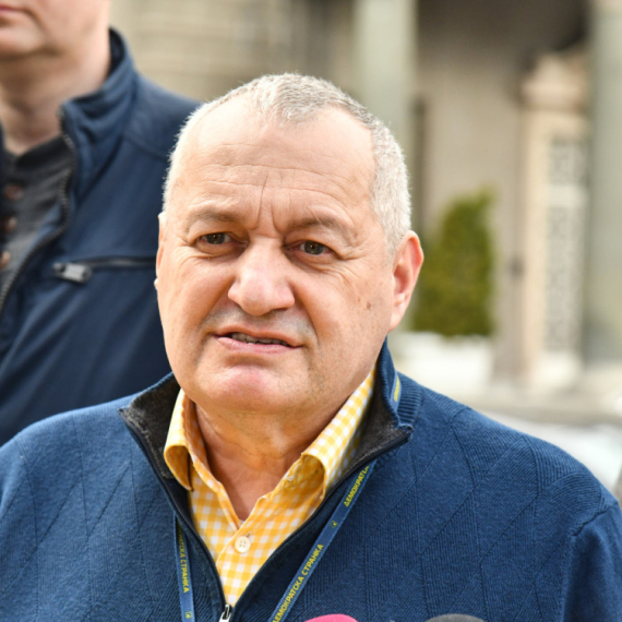 Srđan Milivojević u epizodi "i preko tragedije do fotelje"; Javnost oštro reagovala