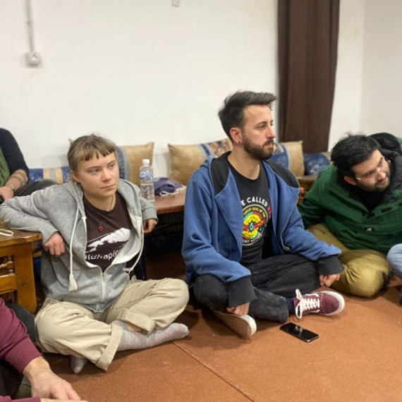 Greta Tunberg podržala blokade u Beogradu, pa okačila "cvet Srebrenice" FOTO