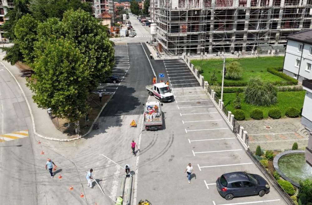 Čačak dobija još jednu zonu usporenog saobraćaja: Obezbeđeno 21 parking mesto FOTO