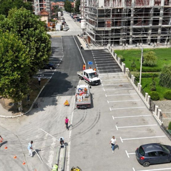 Čačak dobija još jednu zonu usporenog saobraćaja: Obezbeđeno 21 parking mesto FOTO