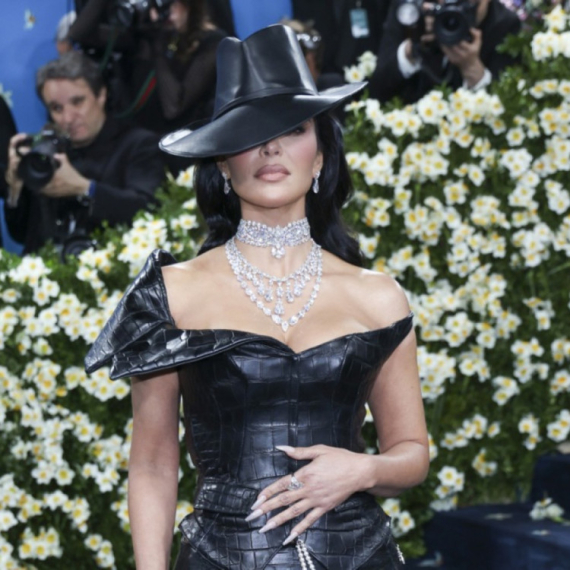Novi proizvod Kim Kardašijan digao buru: Fokus nije na zadnjici – da li biste ikad ovo nosili? FOTO