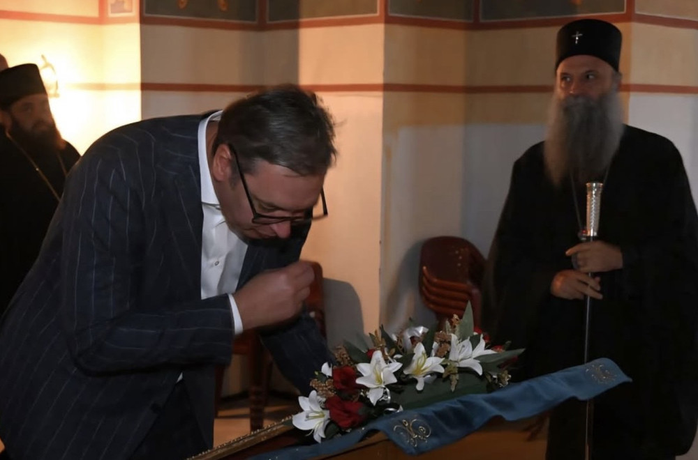 Vučić obišao crkvu Blage Marije u Banstolu: Nećemo prestati da pamtimo i da se molimo FOTO