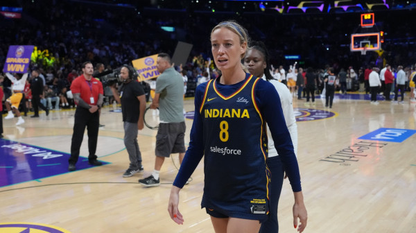 Navijač pogodio WNBA zvezdu dildom! VIDEO