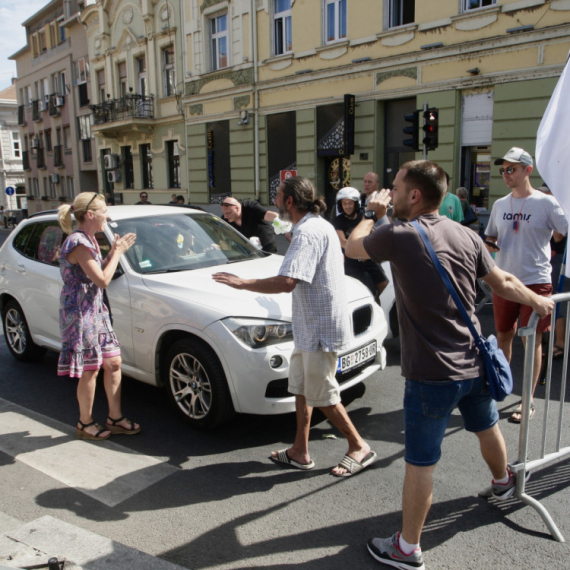 Direktor policije demantovao blokadere: Svi koji su učestvovali u nemirima biće privedeni