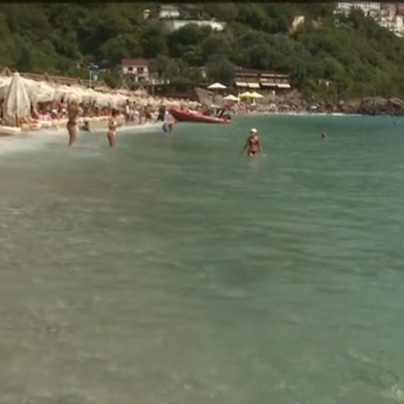 Ova crnogorska plaža mami veliki broj turista: Evo gde se nalazi VIDEO