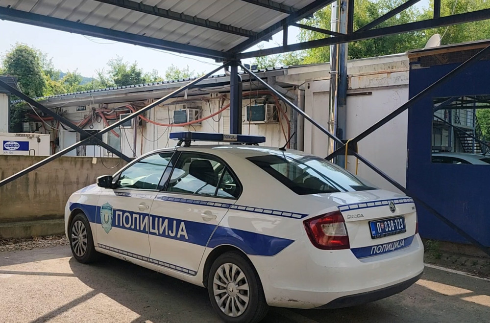 Policajac iz Novog Pazara uhapšen na administrativnom prelazu Brnjak FOTO