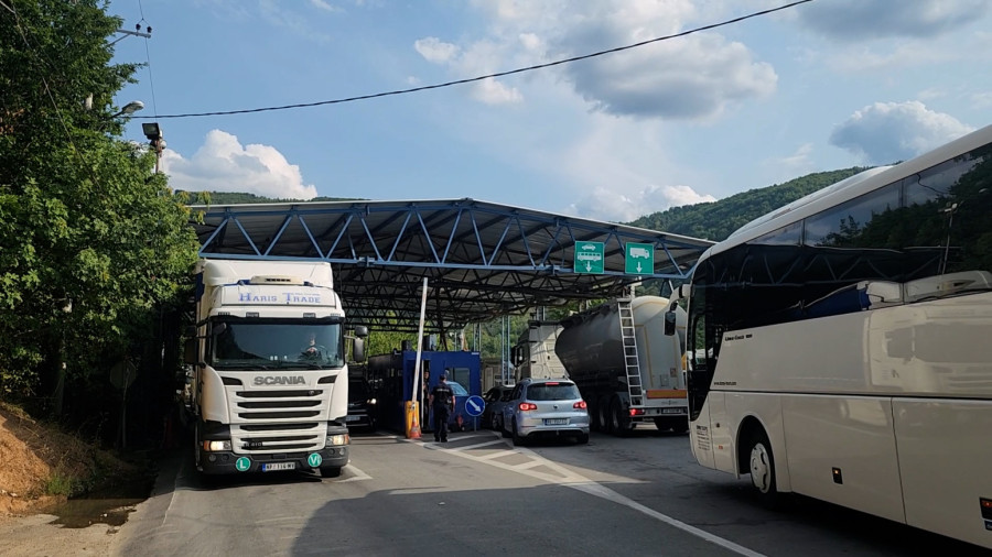 Policajac iz Novog Pazara uhapšen na administrativnom prelazu Brnjak FOTO
