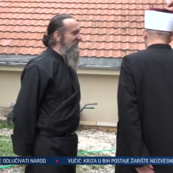 Asfaltira se "put zajedništva" kod Novog Pazara: Imam i iguman udružili su snage VIDEO