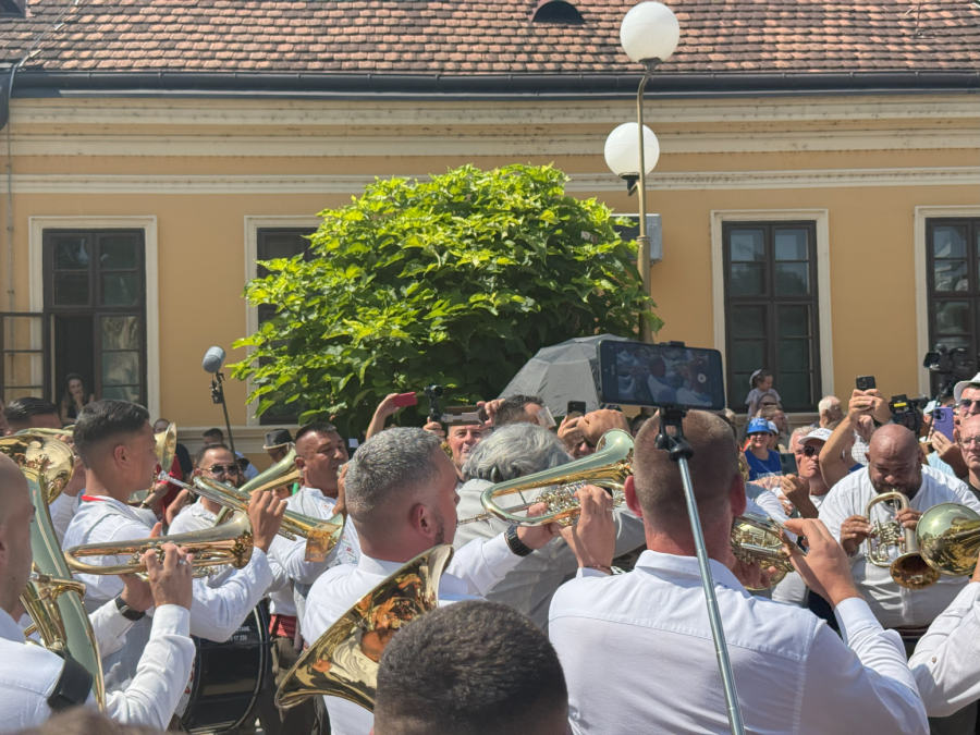 Počela Guča; Ludilo na ulicama od ranog jutra: Boban Marković otvorio 64. Dragačevski sabor FOTO