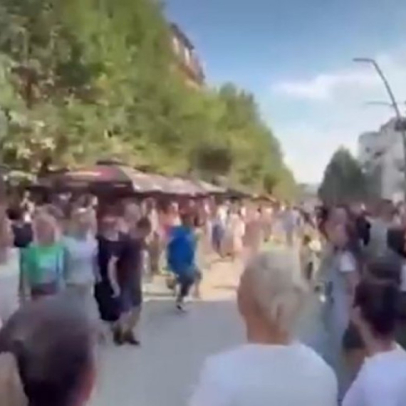 Kurti pokušao novu provokaciju u Severnoj Mitrovici – Srbi mu odgovorili kolom i pesmom VIDEO