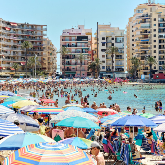 Učinili sve da oteraju turiste, a privukli ih više nego ikad