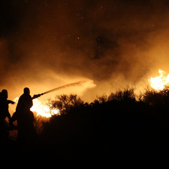 Apokaliptične scene u Grčkoj: Vatra guta sve pred sobom, ljudi panično beže FOTO/VIDEO